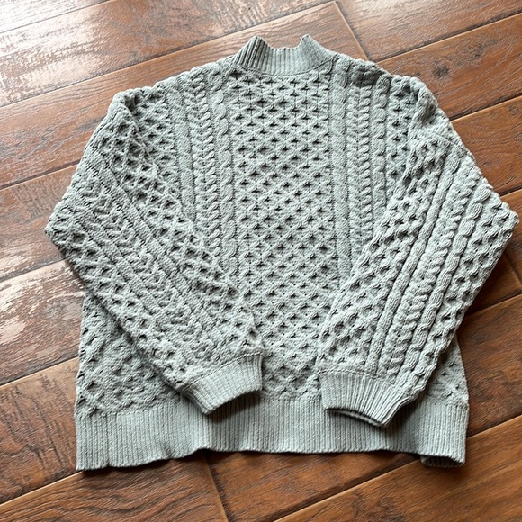 Abercrombie & Fitch Sweater - Size Medium - Picture 8 of 10